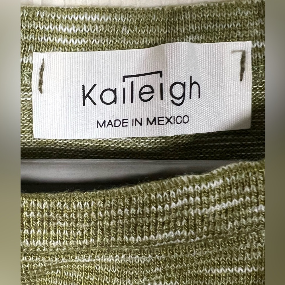 Kaleigh Olive Green Cap Sleeve Top Button Shoulder Textured Knit Large - Picture 3 of 6